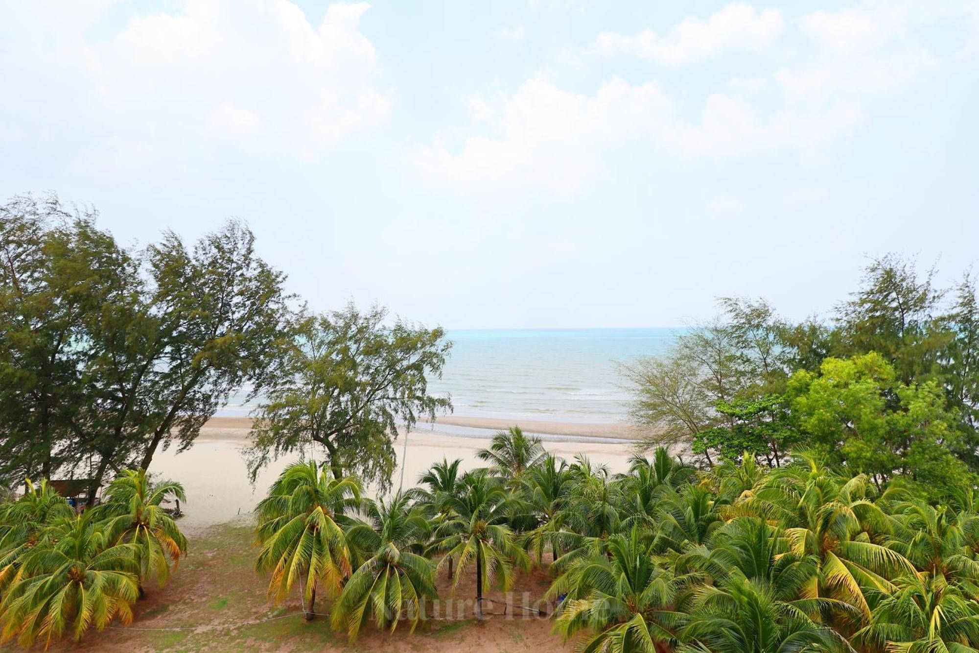 Nature Home 2 - Swiss Garden Resort Residences Beachfront Villa Kuantan Exterior photo